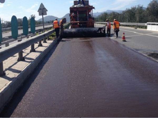 Emulsified asphalt is widely used in asphalt pavement construction